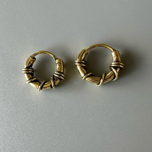 14k Gold Vermeil Bali Huggie Earrings - Picture 9 of 9